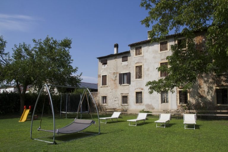 Il giardino della corte